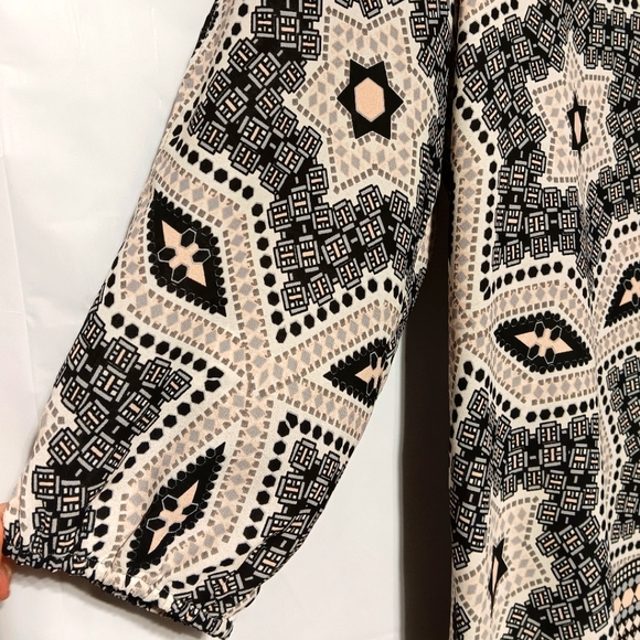 Cato EUC Women's HiLo Blouse, Size Large, Sleeve Split, Lightweight - Picture 5 of 11